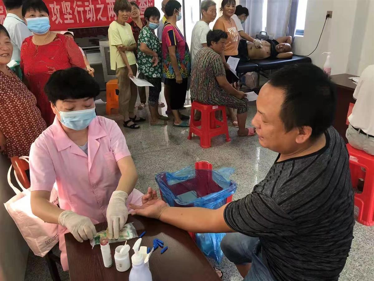 专家进村免费筛查肝癌肺癌,大家快来查一查! 专家进村免费筛查肝癌肺癌,大家快来查一查!